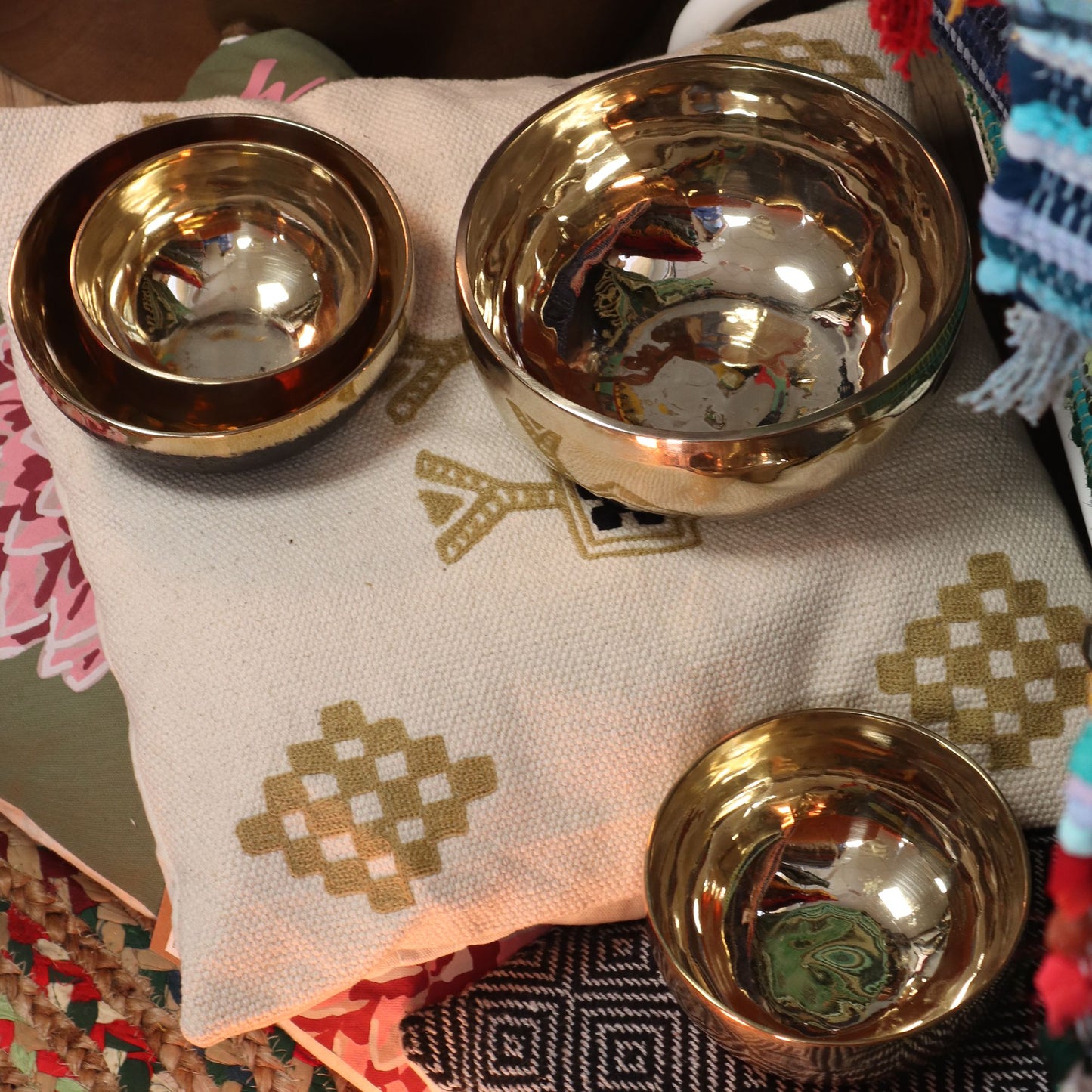 Extra Large Handmade Bell-Metal Singing Bowl – 21cm, 1500g showcased with smaller bowls on a decorative fabric, perfect as a Christmas Gift Home Fragrance.