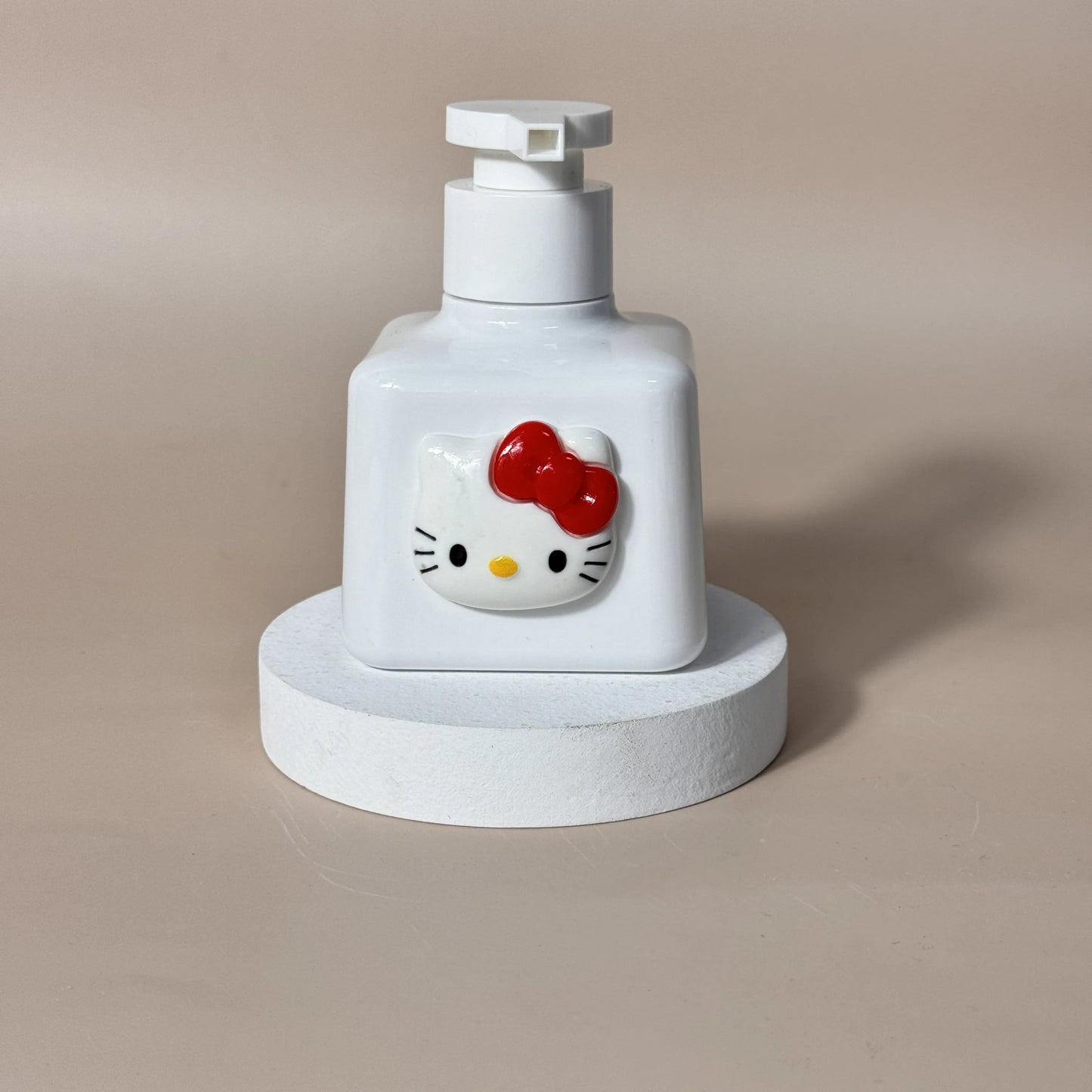 Hello Kitty Dispenser 200/300ml - Kawaii Portable Bathroom Accessory