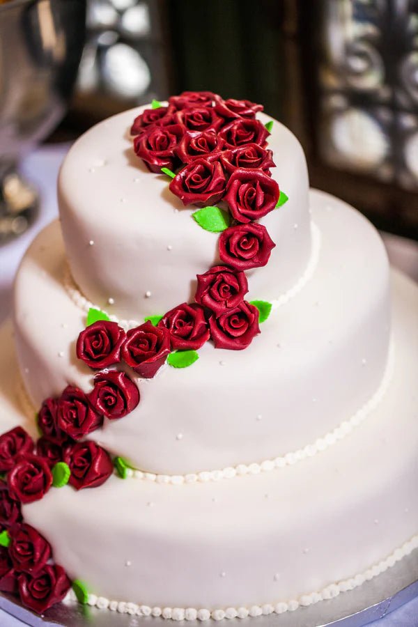 Red Roses Wedding Cake - Cake Pops Parties