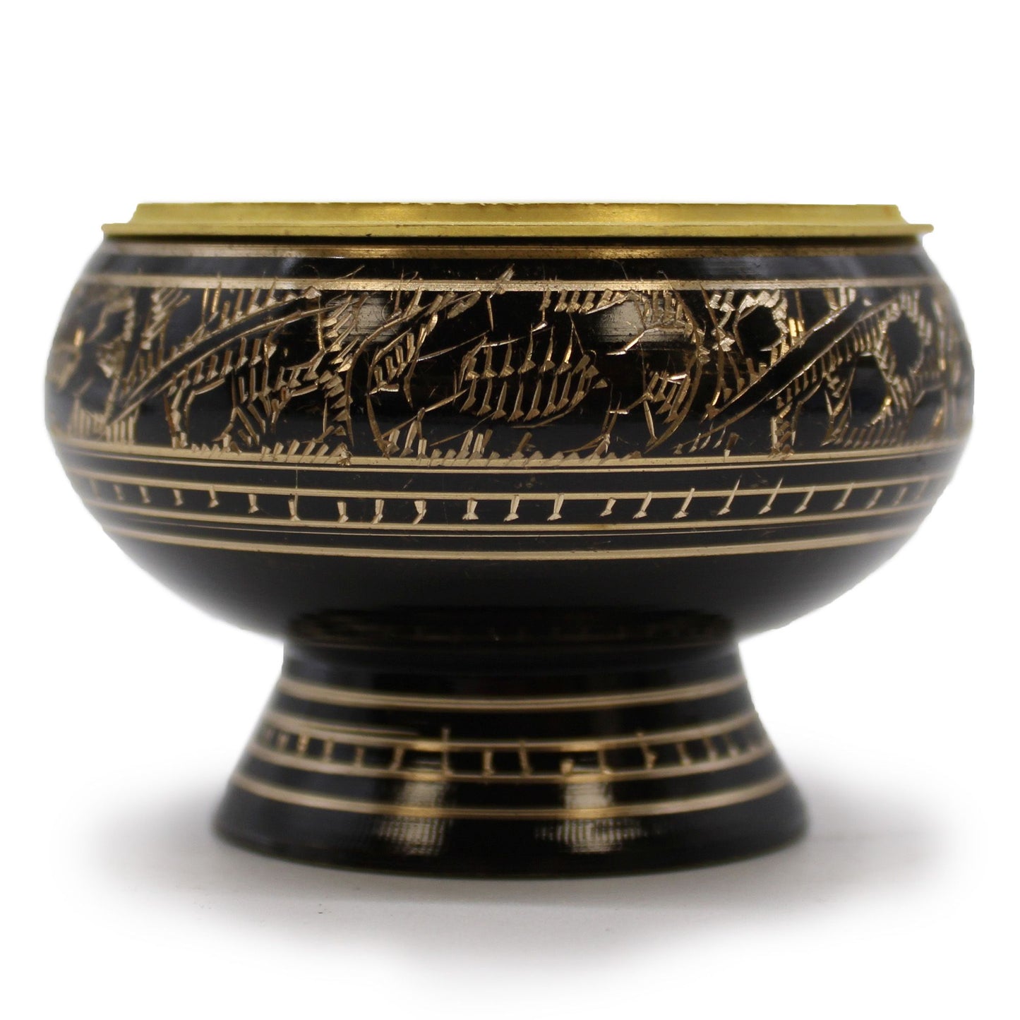 Elegant Brass Charcoal Burner with Intricate Design for Incense showcasing beautiful engravings, perfect for enhancing your home fragrance. Ideal as a Christmas gift, this charming product is designed for a delightful aromatic experience.