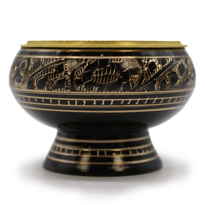 Elegant Brass Charcoal Burner with Intricate Design for Incense showcasing beautiful engravings, perfect for enhancing your home fragrance. Ideal as a Christmas gift, this charming product is designed for a delightful aromatic experience.