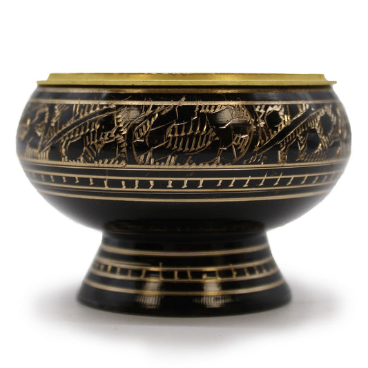 Elegant Brass Charcoal Burner with Intricate Design for Incense showcasing beautiful engravings, perfect for enhancing your home fragrance. Ideal as a Christmas gift, this charming product is designed for a delightful aromatic experience.