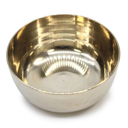 Brass Singing Bowl 17Cm – Mindful Meditation Tool for Relaxation. This image captures the interior of the bowl with its reflective surface, emphasising its quality and suitability for deep meditation sessions. Ideal for Christmas Gift Home Fragrance.