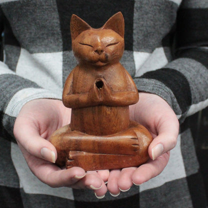 Handcrafted Wooden Yoga Cat Incense Burner – Perfect Unique Gift for Cat Lovers, presented in a person's hands. This beautifully crafted cat statue makes a thoughtful gift for home aroma and meditation – Christmas Gift Home Fragrance.