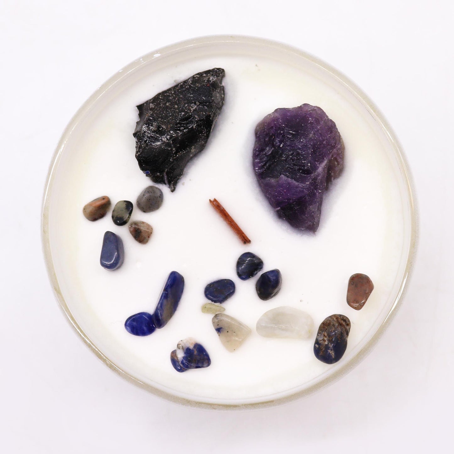 Top view of the Solar Plexus Chakra Candle featuring a variety of gemstones, including Amethyst and Black Agate, emanating the scent of "Deep in the Forest". Ideal for personal empowerment and as a thoughtful Christmas gift for home fragrance.