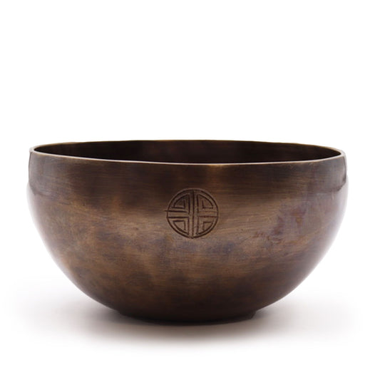 Large Indian Moon Phase Singing Bowl - 17cm, 850g for Meditation. This beautifully crafted bowl features intricate designs, perfect for adding tranquility to your space. Ideal for meditation enthusiasts seeking a soothing sound experience. {{scent}} {{product_type}} â€“ Christmas Gift Home Fragrance.