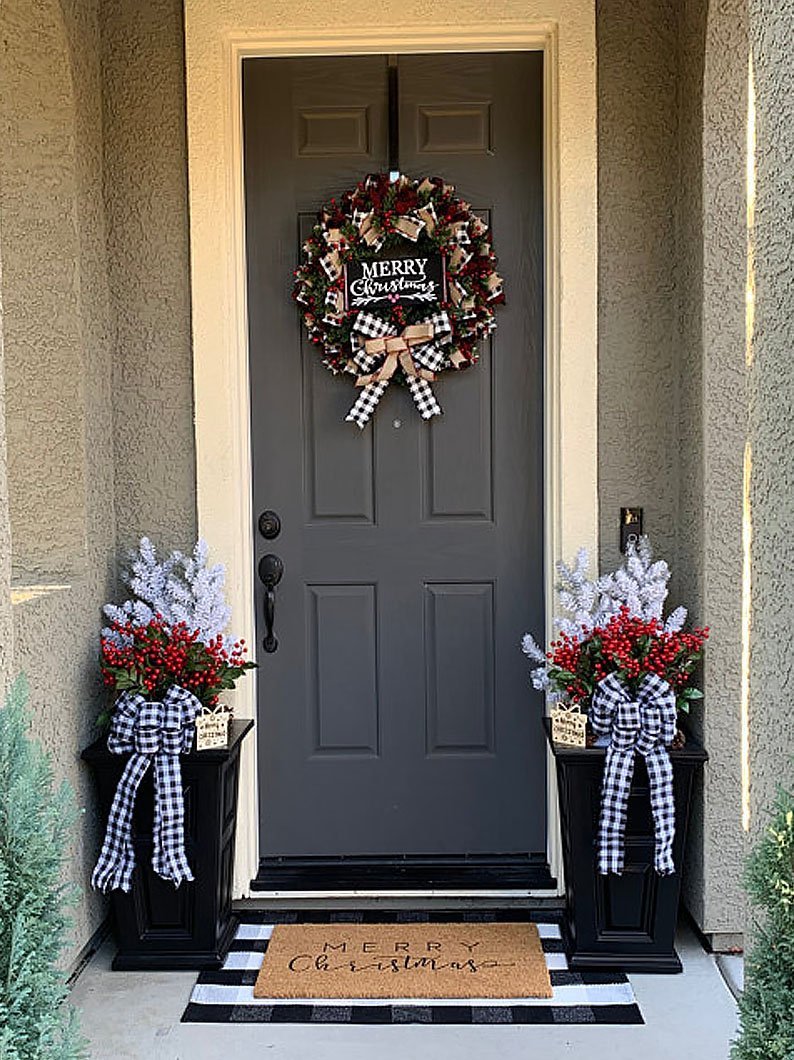 Christmas Bow Garland Decoration - Cake Pops Parties