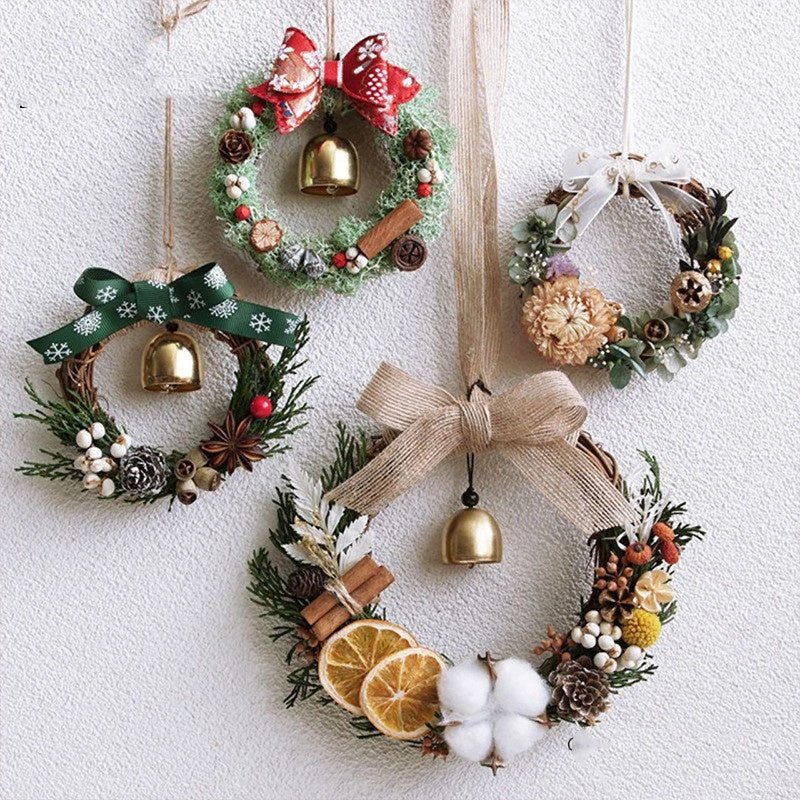 Christmas Bracelet Garland Wreath - Cake Pops Parties
