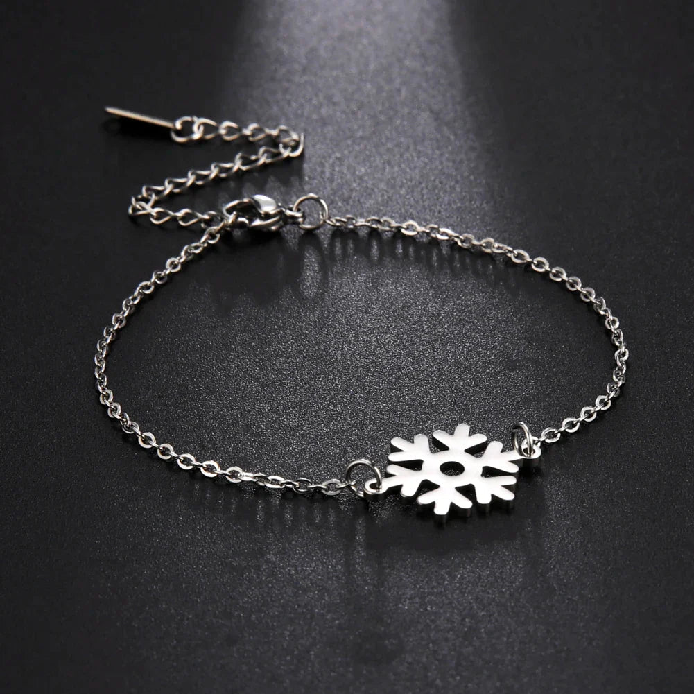 Christmas Snowflake Bracelet - Elegant Festive Accessory - Cake Pops Parties