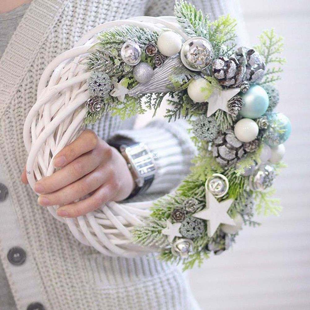 Christmas Vine Wreath Garland - Cake Pops Parties