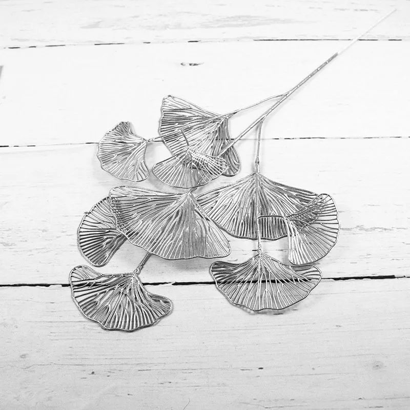 Golden Maple Leaf Christmas Decor - Cake Pops Parties