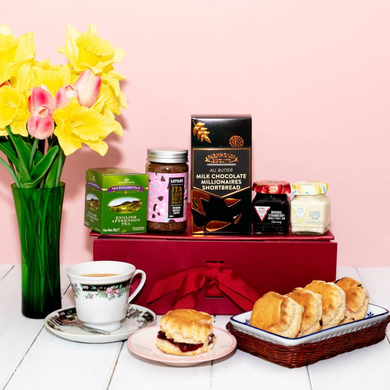 Indulge in a Classic British Tradition: The Afternoon Tea and Scones Hamper - Cake Pops Parties