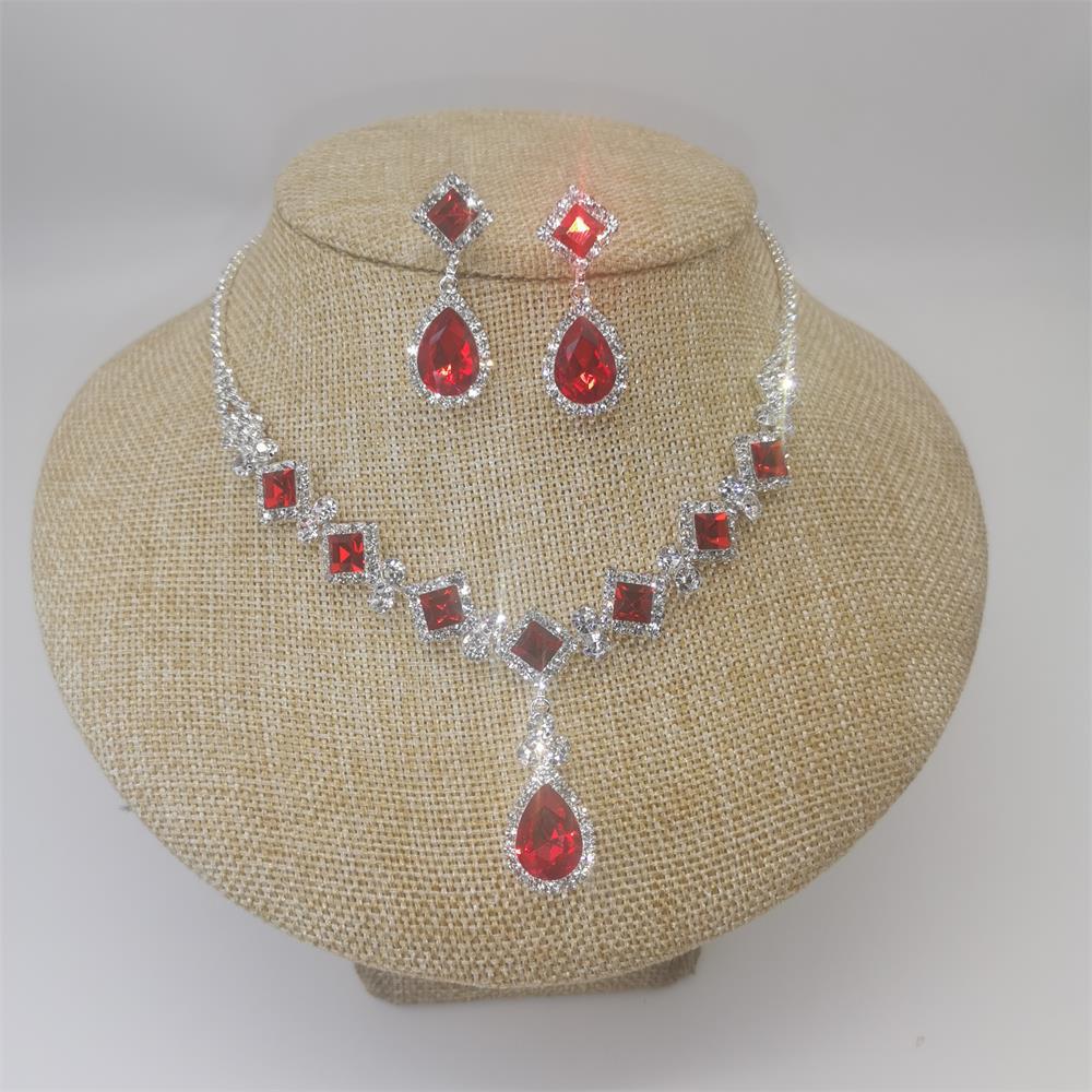 Vintage Rhinestone Necklace & Earrings Set - Cake Pops Parties