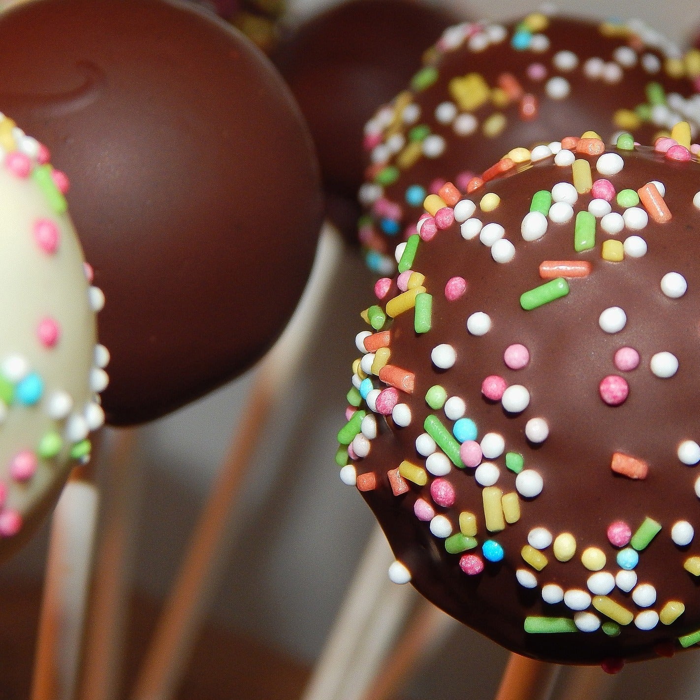 Gin and Tonic Cake Pops - Cake Pops Parties
